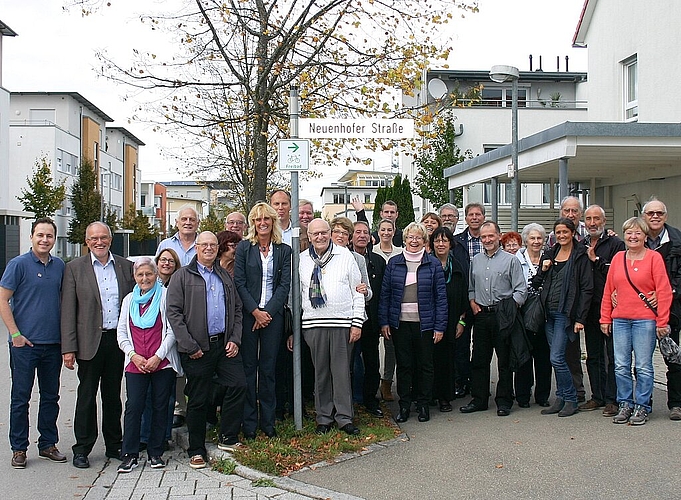 In Holzgerlingen <em>gibt es sogar eine Strasse, die den Namen Neuenhofs trägt. Das Foto mit der Neuenhofer Delegation entstand anlässlich der 30-jährigen Partnerschaft im Oktober 2014.</em><em>zVg</em>
