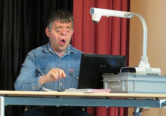 Daniele Corciulo demonstrierte, wie Blinde das Internet nutzen. Foto: ska 