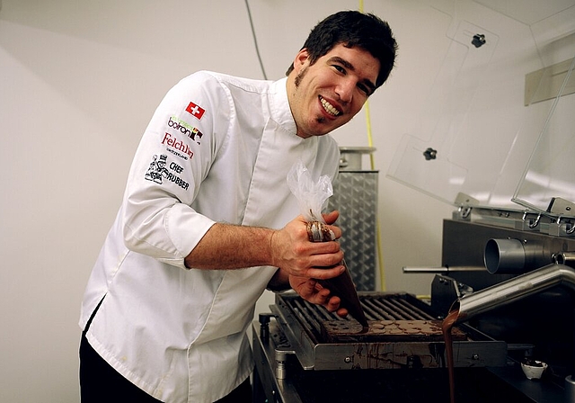 Der Chocolatier Fabian Rimann liebt Süssigkeiten und vor allem Schokolade.  Foto: ca
