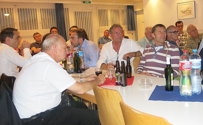 Rund 35 Personen nahmen am Politapéro in Spreitenbach teil.Fotos: bha
