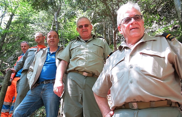 Besichtigen den neuen Wanderweg: Markus Dieth, Kurt Riner und Hans Rudolf Matter. Foto: zVg