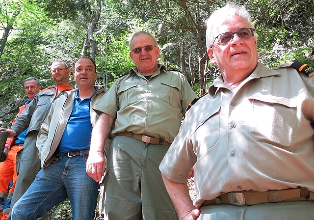 Besichtigen den neuen Wanderweg: Markus Dieth, Kurt Riner und Hans Rudolf Matter. Foto: zVg