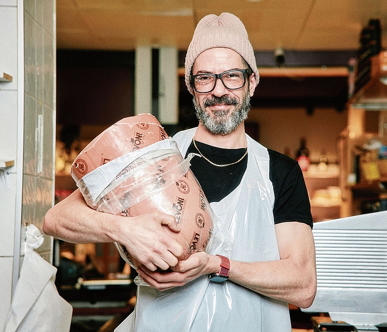 Roberto Cosma führt einen Feinkostladen in Wettingen und betreibt ein Steakhouse an seinem Wohnort Würenlos.Valentin Hehli