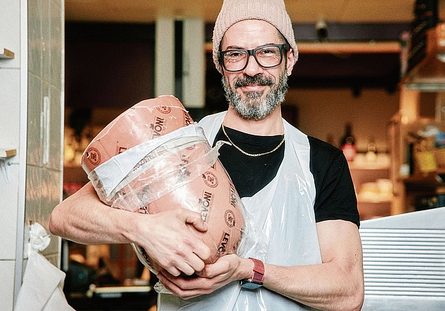 Roberto Cosma führt einen Feinkostladen in Wettingen und betreibt ein Steakhouse an seinem Wohnort Würenlos.Valentin Hehli