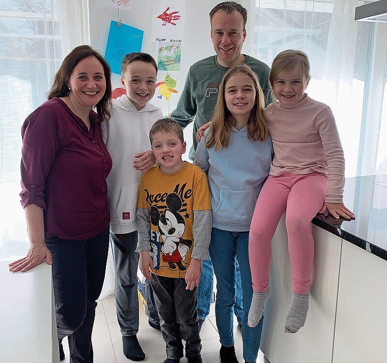 Familie Zollinger aus Würenlos: Die Eltern Letizia und Thomas mit den Kindern Robin (von links), Filipp, Ladina und