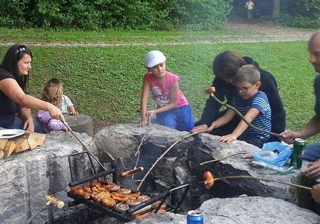 An die 50 Personen nahmen am Grillplausch teil. Foto: zVg