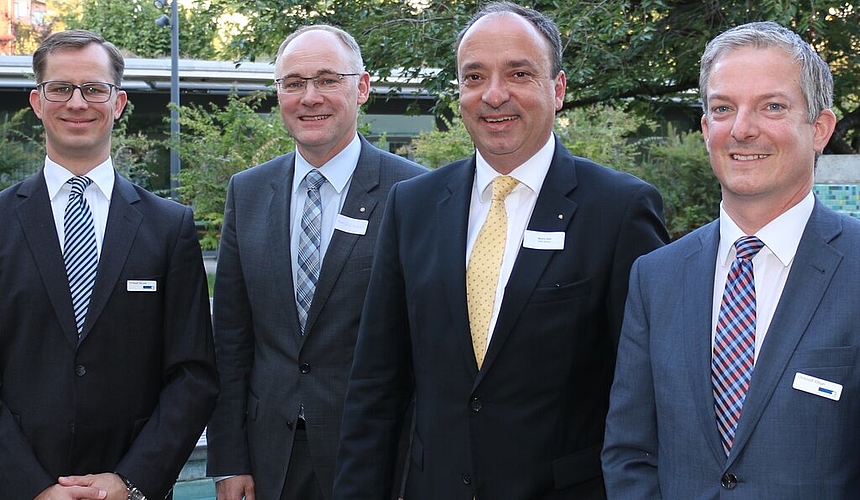 Die Referenten Anlageberater Christoph Borucki, Politiker Hansjörg Knecht und Markus Dieth sowie Christoph Villiger, Leiter Firmenkunden NAB (v.l.). Die Referenten Anlageberater Christoph Borucki, Politiker Hansjörg Knecht und Markus Dieth sowie Christoph Villiger, Leiter Firmenkunden NAB (v.l.).