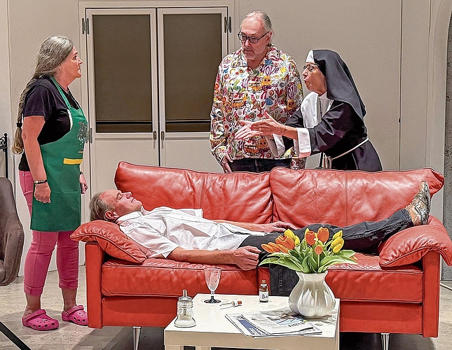 In der Werbeagentur Wagner herrscht ein turbulentes Durcheinander. In der Werbeagentur Wagner herrscht ein turbulentes Durcheinander.