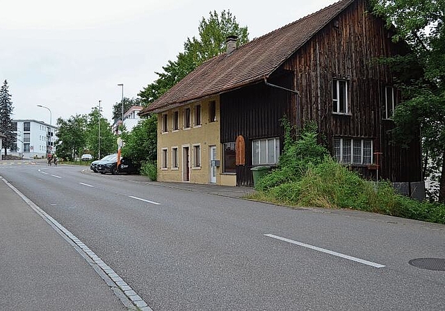 Dieses Haus wird abgerissen, ein neues Mehrfamilienhaus soll hier entstehen.ihk