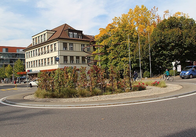 Die Rebstöcke auf dem Kreisel bei der Center-Passage sind nur als Gestaltungselement gedacht, die Früchte nicht zum Verzehr geeignet. Carolin Frei