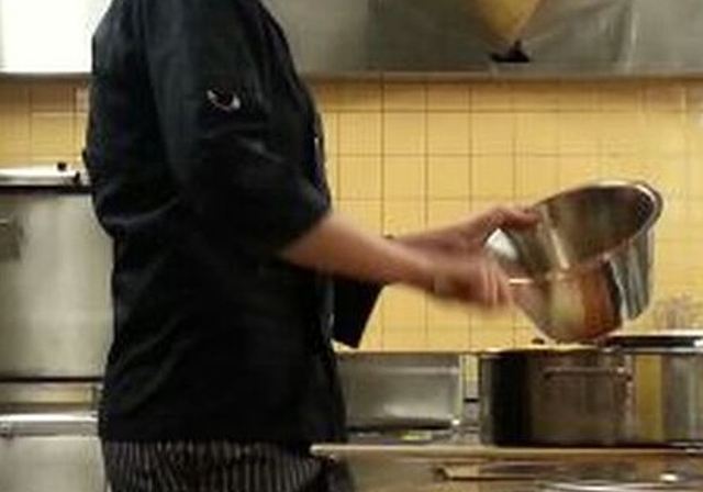 In der Küche. Foto: zVgMarie-Louise Kuster ist vom Kochen fasziniert. Foto: ll