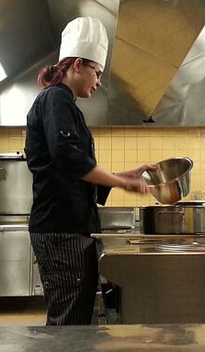 In der Küche. Foto: zVgMarie-Louise Kuster ist vom Kochen fasziniert. Foto: ll