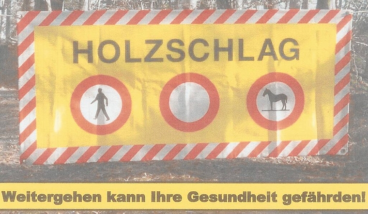 Man beachte die Warntafeln und abgesperrten Strassen.Foto: zVg