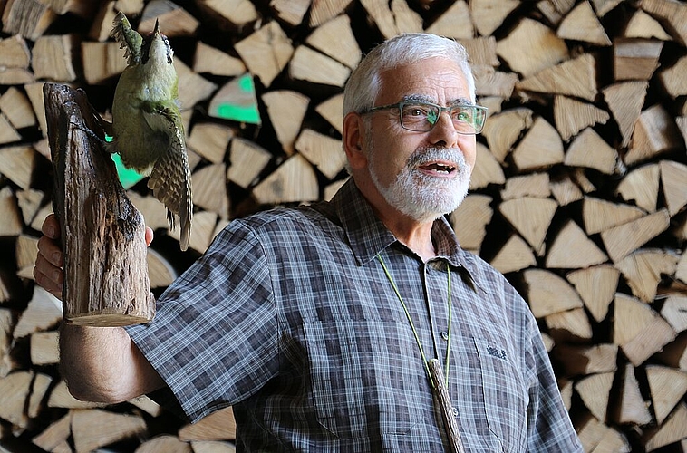 Der pensionierte Förster Philipp Vock hat die Waldschule vor 20 Jahren ins Leben gerufen. (Melanie Bär)
