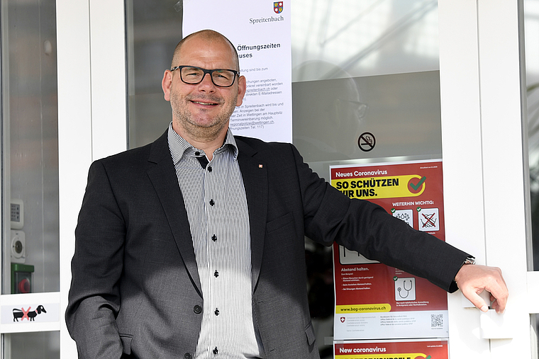 Gemeindepräsidentskandidat Marcel Lang vor seinem Wohnhaus. Er wolle deblockieren statt blockieren. Alexander Wagner