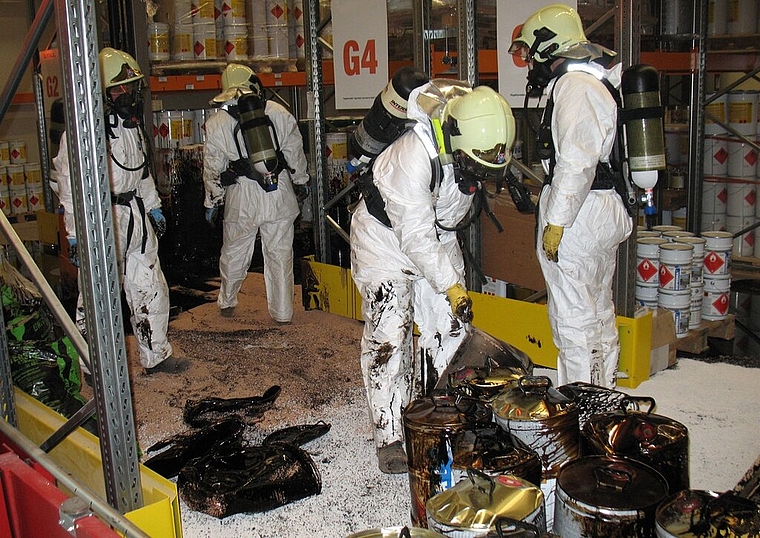 Die Feuerwehr Spreitenbach-Killwangenbei einem Chemiewehreinsatz am 6. März.