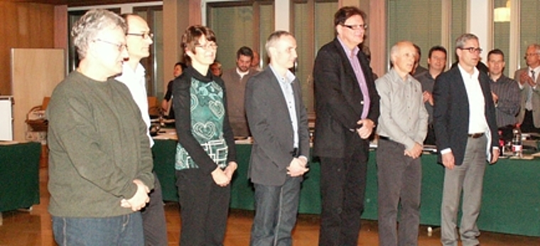 Die neuen Einwohnerräte bei der Vereidigung (v.l.): Roger Scherer (SVP), Jürg Meier (WettiGrüen), Hanna Läng (EVP), Christian Pauli (FDP), Heinz Graf (BDP), Anton Schneider (FDP) und Jürg Rüfenacht (CVP). Foto: ska