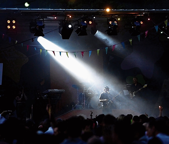 Phenomden begeistert die Massen am Konzert. awa Phenomden begeistert die Massen am Konzert. awa