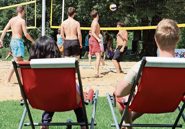 Zwischen den intensiveren Spielminuten gab es auch genug Zeit, um zu relaxen. Man munkelt, einige der Spieler hätten das Isostar gegen ein kühles Bierchen getauscht. Rinaldo Feusi