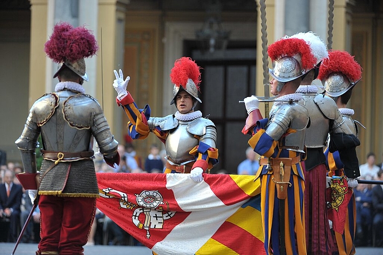 Claudio Wiederkehr (Mitte) bei seiner Vereidigung am 6. Mai 2011 in Rom. Foto: zVg
