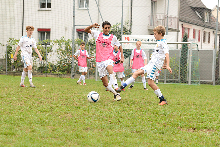 Im Fussballcamp <em>haben die Kinder trainiert wie die Fussballstars. (Barbara Scherer)</em>
