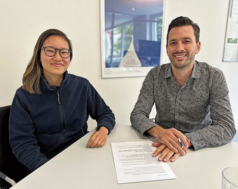 Sandra Steinmann mit Bereichsleiter Bildung Simon Michel.Sibylle Egloff