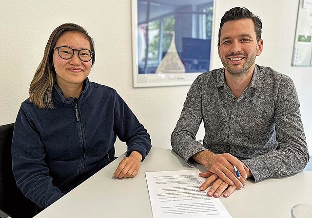 Sandra Steinmann mit Bereichsleiter Bildung Simon Michel.Sibylle Egloff