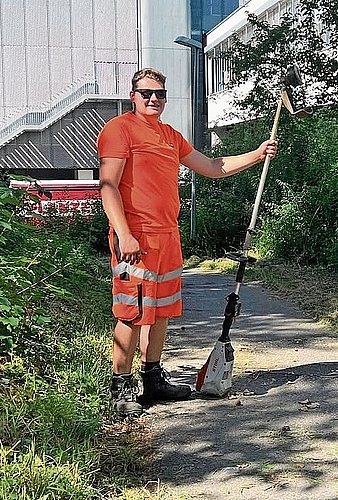 Adrian Marty absolviert seine Ausbildung beim Werkdienst Spreitenbach. Adrian Marty absolviert seine Ausbildung beim Werkdienst Spreitenbach.