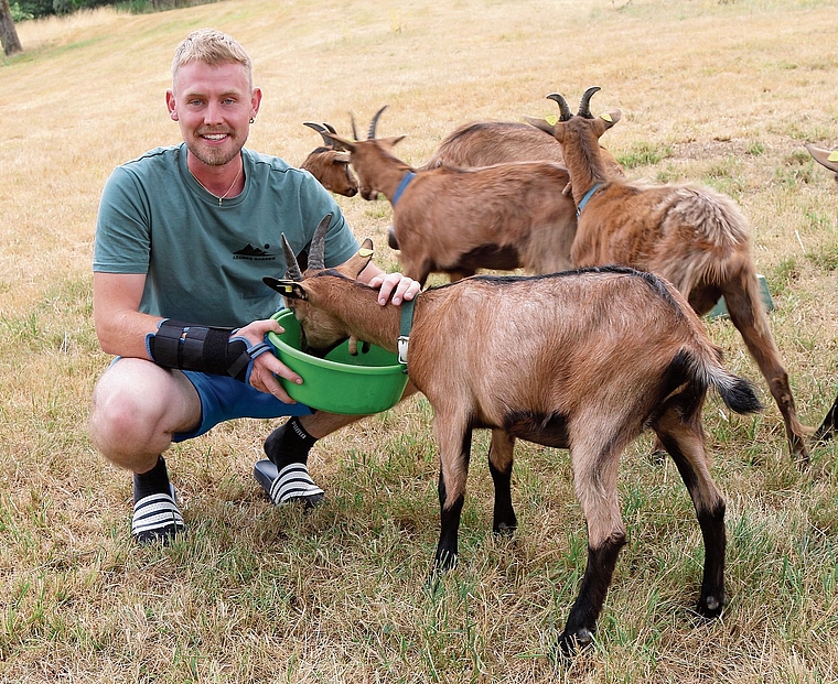 Sven Wüst züchtet Stiefelgeissen.Bild: Bär
