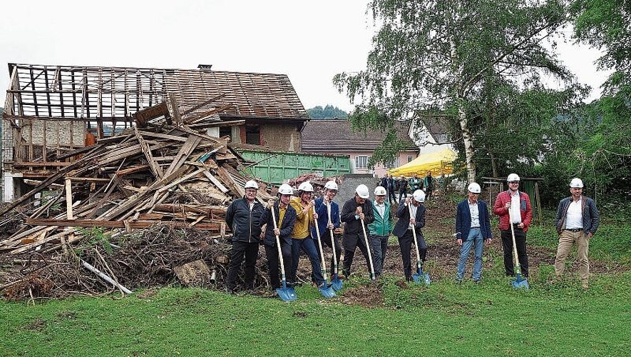 Der Spatenstich beim Mühli-Hof ist vollbracht. Bild: Dieter Minder
