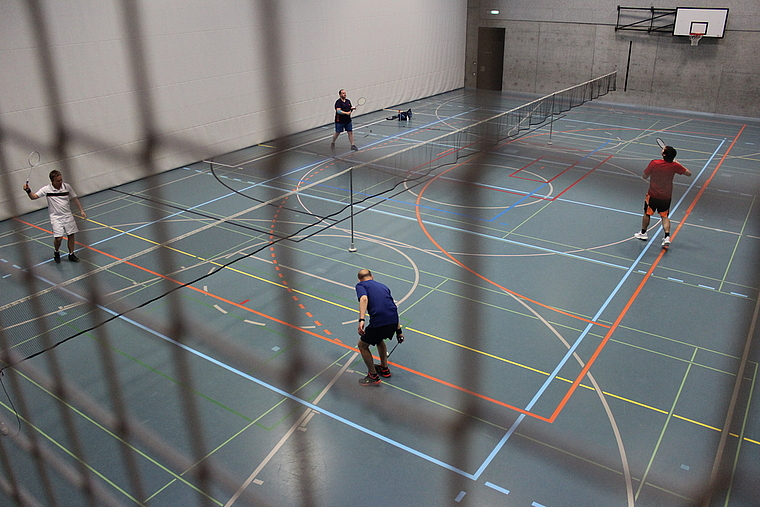 Die Mitglieder des Badmintonclubs Spreitenbach dürfen im Moment nur Einzel trainieren. Rahel Bühler