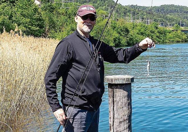 Igor Budic fischt seit seiner Kindheit und ist seit fünf Jahren im Fischerverein Killwangen.Bilder: Gaby Kost