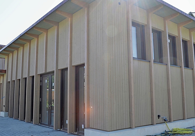 Das neue Gebäude ist aus Holz gefertigt. 