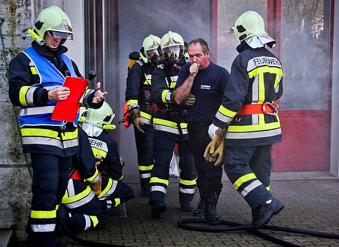Eine Person musste wegen starker Rauchentwicklung gerettet werden.

