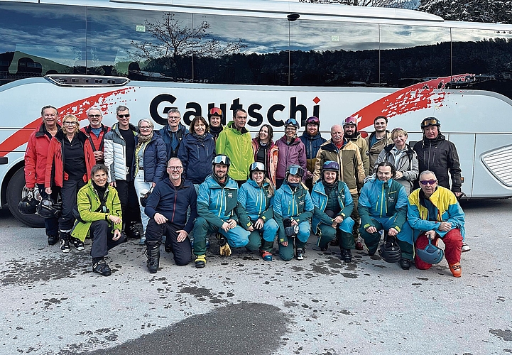 Mit dem Bus unterwegs: Der Skiclub pflegt das Gesellige und das Sportliche. zVg Mit dem Bus unterwegs: Der Skiclub pflegt das Gesellige und das Sportliche. zVg