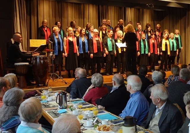 Die Sängerinnen und Sänger des Gospel-Chors gaben ihr Bestes. Foto: zVg