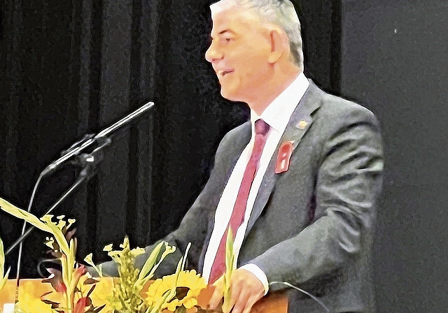Ioannis Delakos sprach zu den Gästen in der Aula. zVg