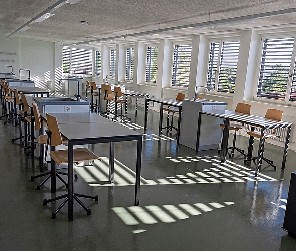 Ein Fachunterrichtszimmer im umgebauten Gemeindehausgebäude.gk Ein Fachunterrichtszimmer im umgebauten Gemeindehausgebäude.gk