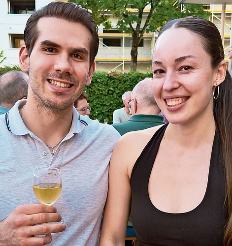 Loriana Mitrov und Toni Barisic, von Baden zugezogen«Wir haben hier unsere erste gemeinsame Wohnung. Neuenhof hat alles, was man braucht: balkanische Bäckerei, Coop und Migros.» Loriana Mitrov und Toni Barisic, von Baden zugezogen«Wir haben hier unsere erste gemeinsame Wohnung. Neuenhof hat alles, was man braucht: balkanische Bäckerei, Coop und Migros.»