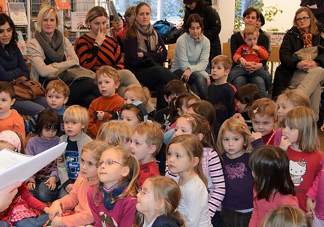 «GschichteChischte» mit Nicole Nobs in der Gemeindebibliothek. Foto: zVg