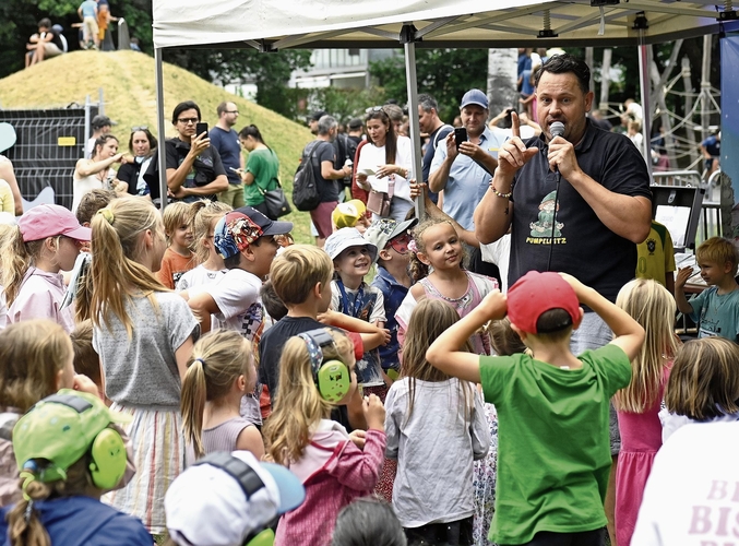 Wettingen, 06.07.2025. Wettiger Faescht 2025.
Kinderkonzert Pumpelpitz auf der Wiese hinter dem Rathaus. 
Copyright by: FOTO Wagner / Alexander Wagner