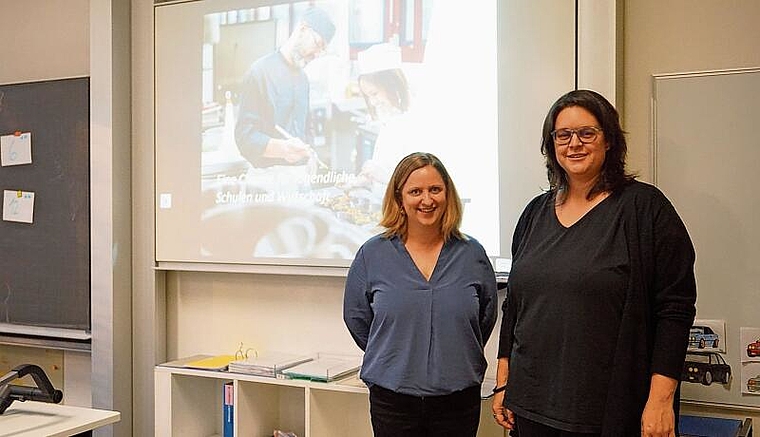 Mirjam Frey (l.) und Nadja Sturzenegger stehen hinter dem Projekt «Lift». Rinaldo Feusi
