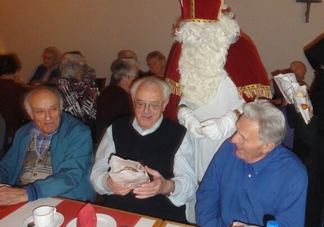 Der Samichlaus verteilte jedem einen Grittibänz. Fotos: zVg