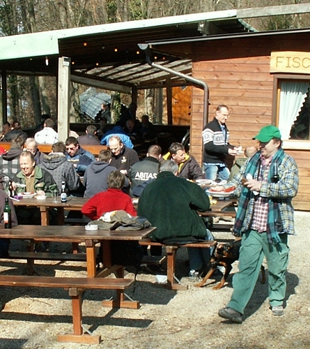 Eine Suppe nach getaner Arbeit gab es bei der Fischerhütte Wettingen.