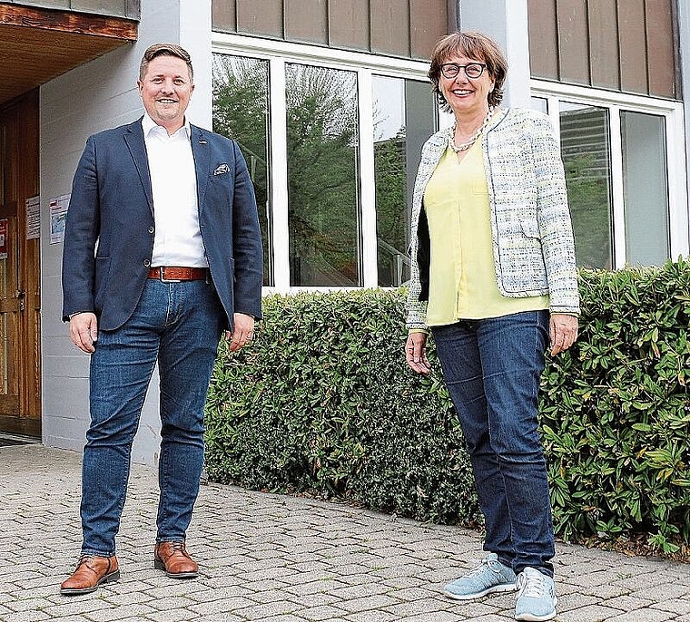 Präsidiumwechsel in der Spitex: Nico Kunz übergibt an Ruth Niggli. (Bild: Melanie Bär)