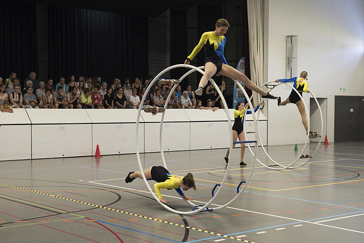 Rhönrad-Akrobatik fasziniert die Besucher.
