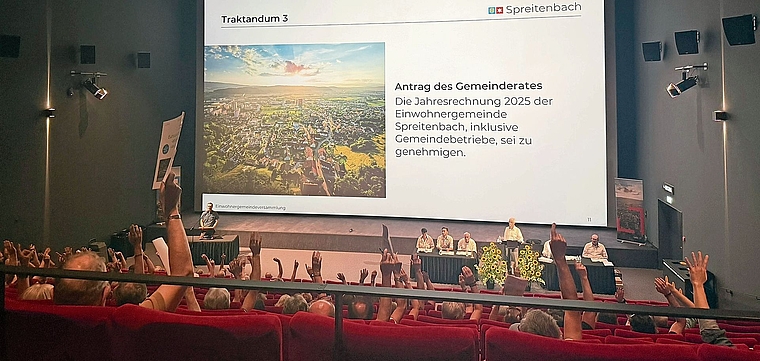 Premiere im Kino: Die Stimmberechtigten stimmen im Kinosaal über die Geschäfte ab. zVg