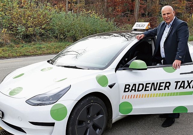 Inhaber und Taxichauffeur Avni Hajrullahu fährt mit Badener Taxi 24/7 GmbH in die Zukunft. zVg