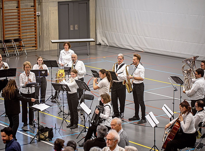 Die Musikgesellschaft Würenlos begleitet den Anlass. 