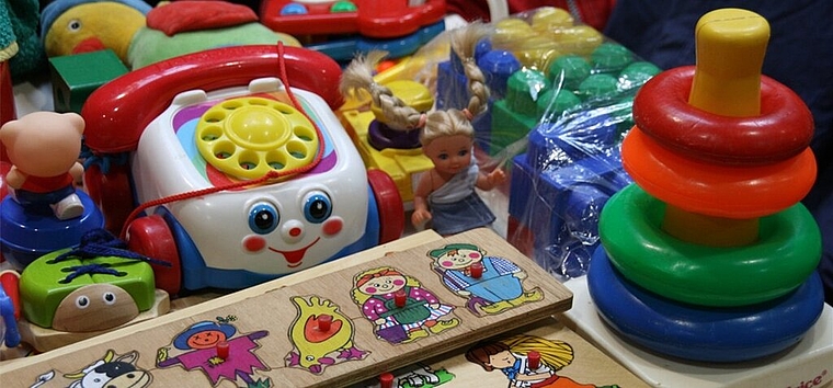 Spielsachen kaufen und verkaufen an der Schüler-Tauschbörse. Foto: zVg